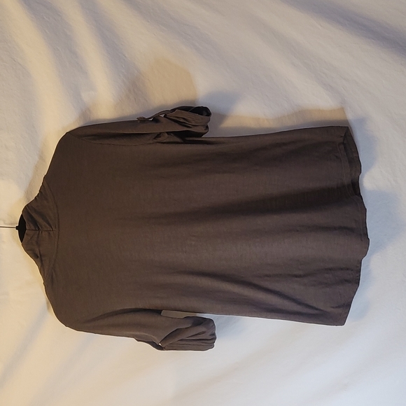 neon buddha top with button detail - Picture 4 of 8